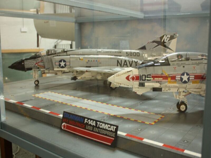 lego models of Tomcat and Phantom